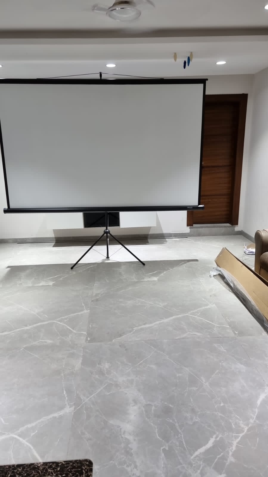 Tripod Projector Screen 2